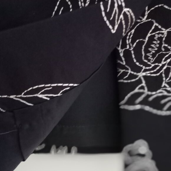 'ANN TAYLOR PETITES' Navy with White Embroidered Floral Skirt Size 12P Lined EUC - Picture 5 of 10